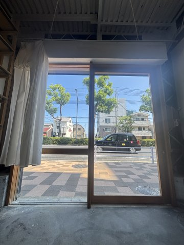 熊内町1丁目連棟住居のエントランス