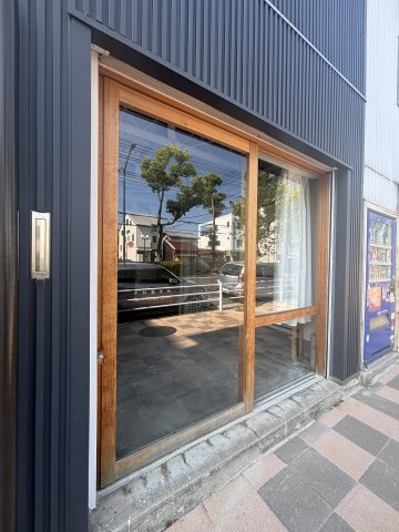 熊内町1丁目連棟住居のエントランス