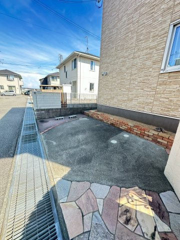 玉津町西河原戸建の駐車場