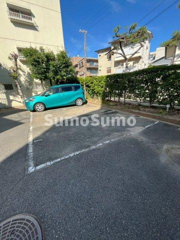 甲子園レジデンスの駐車場