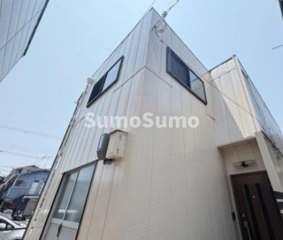 王塚台5丁目貸家のエントランス|落ち着いたエントランスです