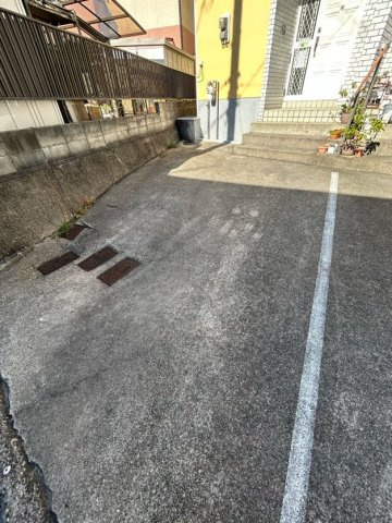 田中貸家の駐車場|駐車場があるので、車を買う予定の方も安心です