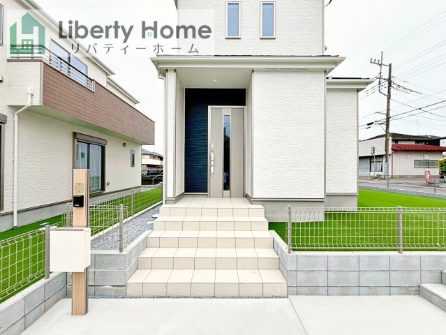 石岡市東光台5丁目　新築戸建　B号棟のエントランス