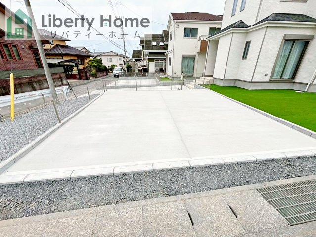 石岡市東光台5丁目　新築戸建　B号棟の駐車場