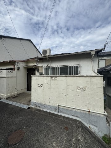湊川町10丁目連棟戸建ての駐車場