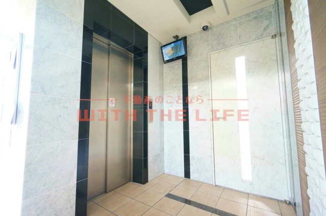 メゾンクラウン大手山【キャッシュバック対象物件】のロビー|ゆとりのあるロビーです