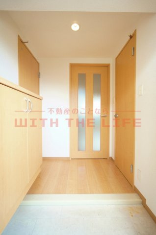 メゾンクラウン大手山【キャッシュバック対象物件】の玄関|落ち着いた玄関です