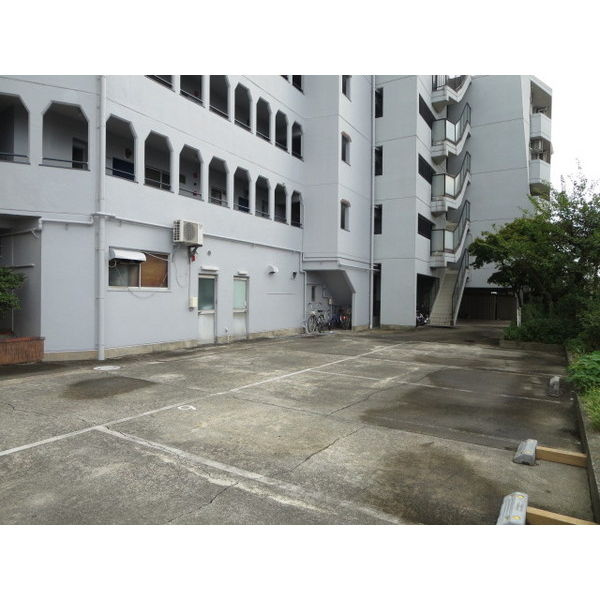 梅野ビルの駐車場