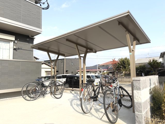 ガナールⅡのその他共用部分|屋根付きの駐輪場