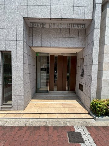 グレイス難波南のエントランス