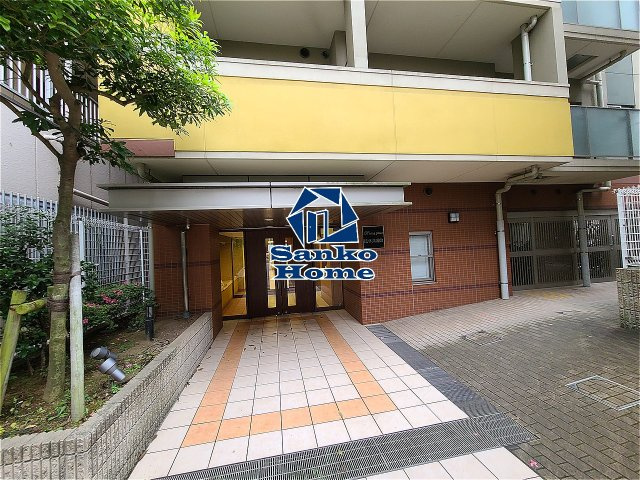 ライジングプレイス浅草弐番館のエントランス