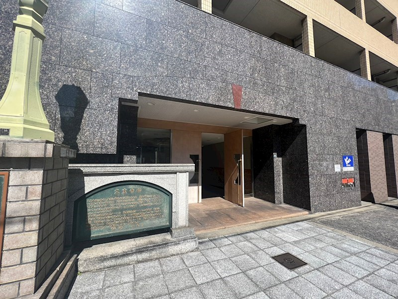 KAISEI本町東のエントランス