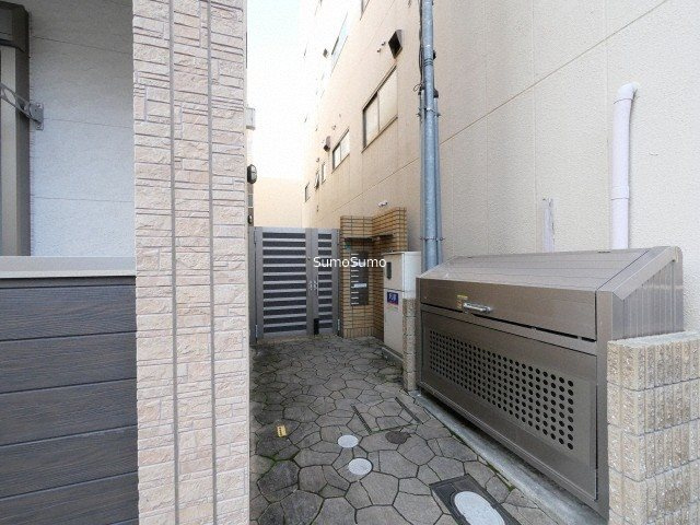 JUNEナンバのエントランス|エントランスです