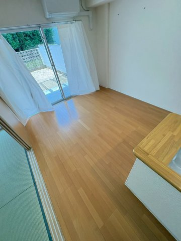ＵＲグリーンヒルズ仁川の居間・リビング