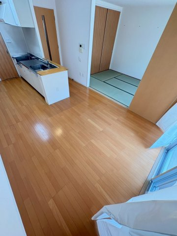 ＵＲグリーンヒルズ仁川の居間・リビング
