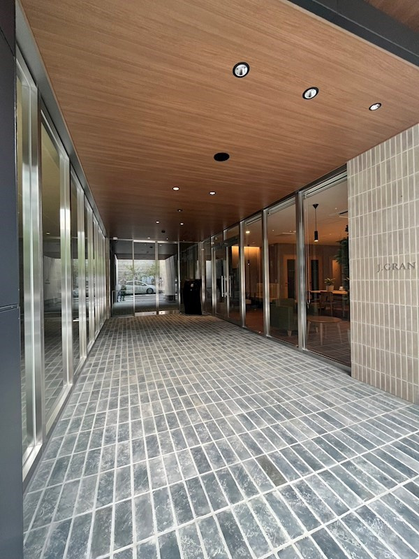 Ｊ．ＧＲＡＮ　Ｃｏｕｒｔ京町堀のエントランス|落ち着いたエントランスです