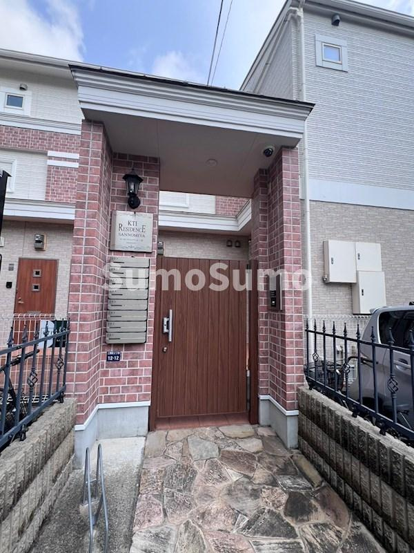 KTIレジデンス三宮のエントランス