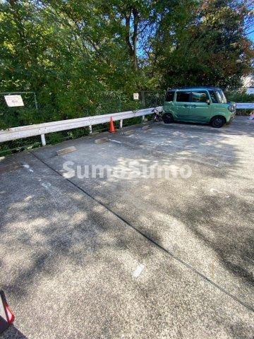 Hills岡本の駐車場