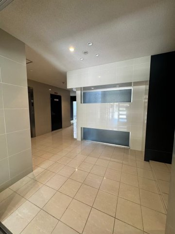 ELLE難波WESTのロビー