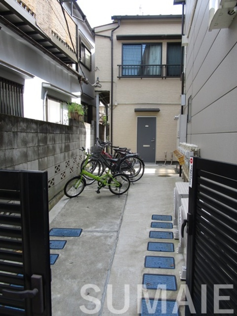 千駄木ハイムのエントランス|外観になります☆