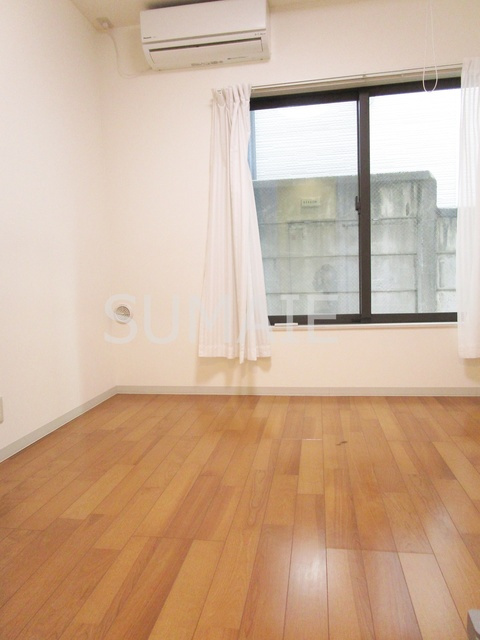 千駄木ハイムの居間・リビング|明るい5帖のリビング♪