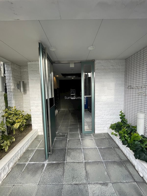 ジュネーゼ京町堀パークサイドのエントランス|落ち着いたエントランスです