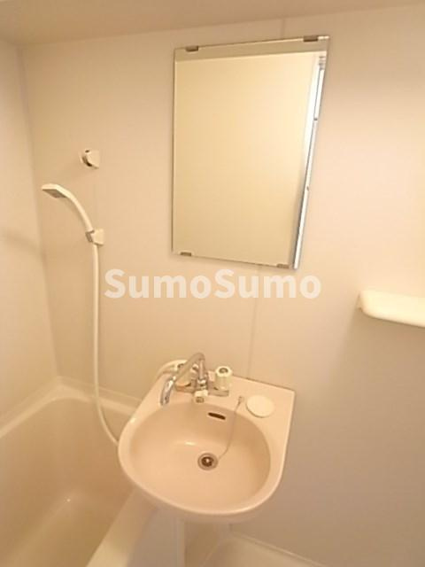 JUN中山手の洗面所