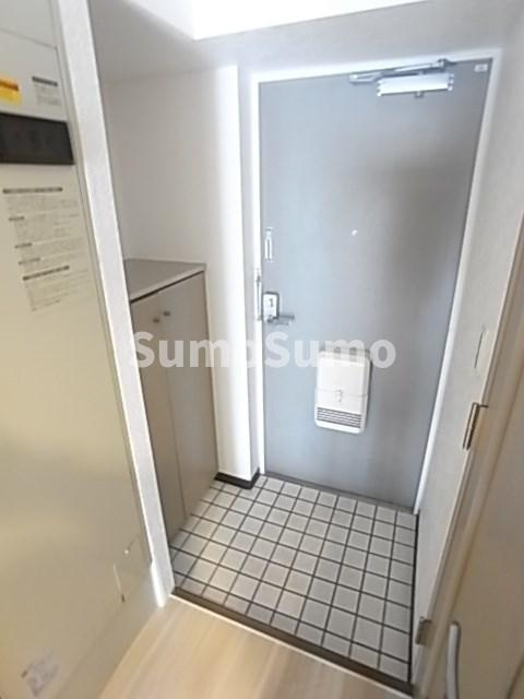 JUN中山手の玄関