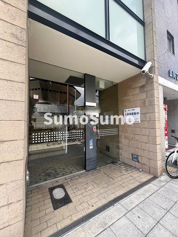 アーバンフラッツ湊町（旧 La Douceur湊町）のエントランス|建物の内部です