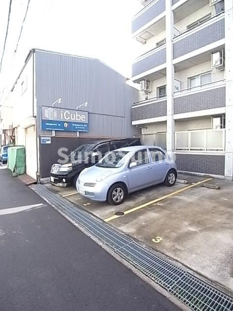 iCUBEの駐車場