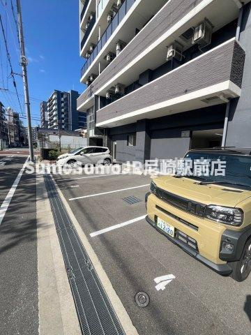 エステムコート新大阪ⅩⅣアイシーの駐車場|駐車場に車を止められます