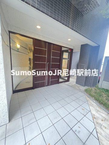 Gramercy Juso-higashi 2ndのエントランス|建物の内部です