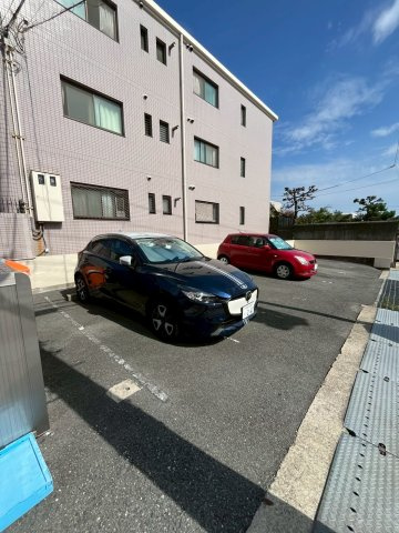 デュオ苦楽園 2号棟の駐車場