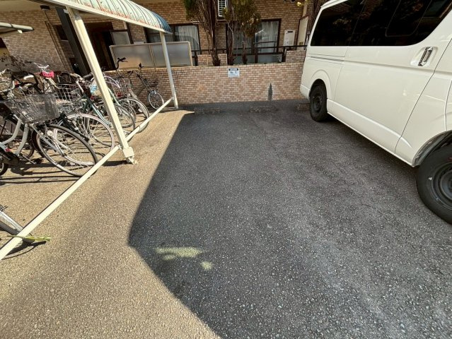 ジュネス城北新町Ⅲの駐車場