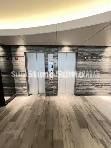 S-RESIDENCE新大阪WESTのロビー|ゆとりのあるロビーです