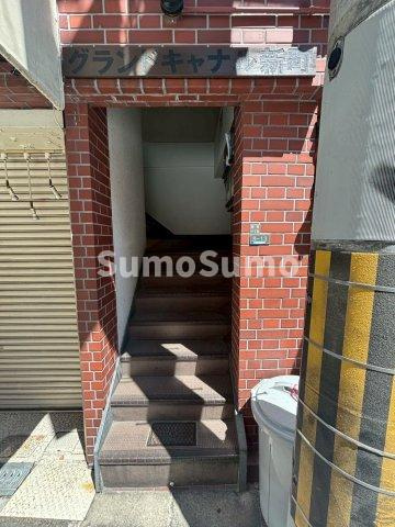 グランドキャナル新町のエントランス