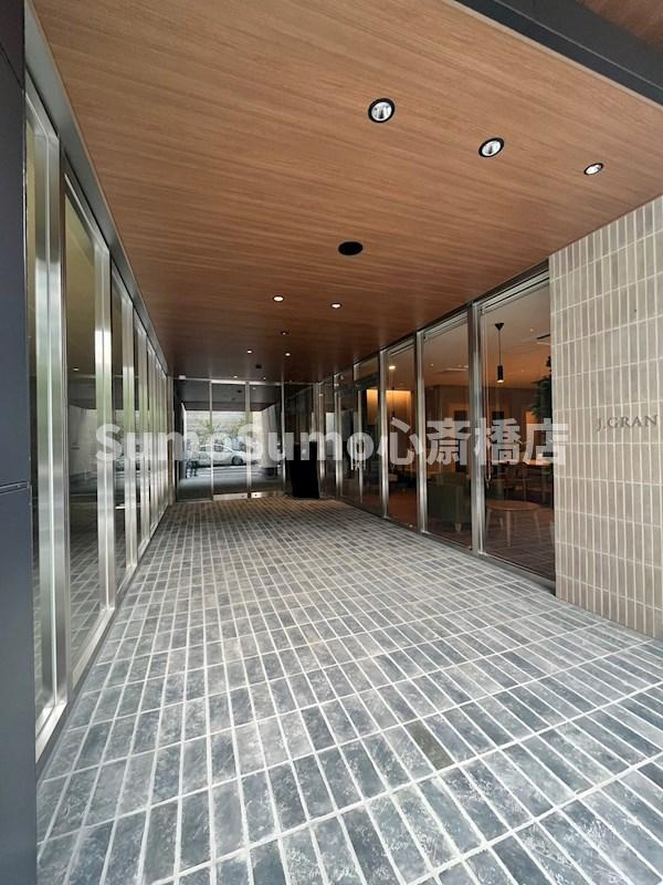 J.GRAN Court京町堀のエントランス|建物の内部です