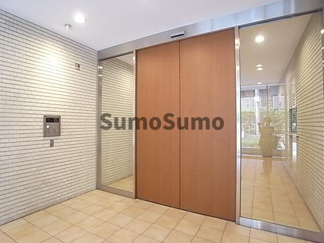 神戸市東灘区森南町１丁目の賃貸マンションのエントランス