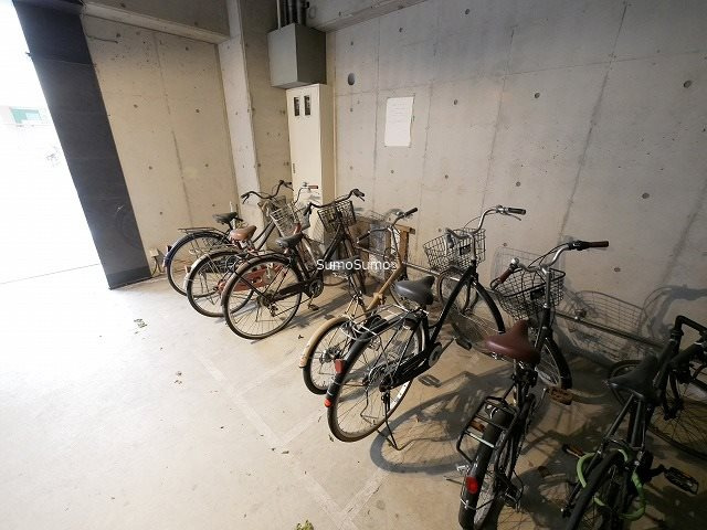J・AWAZAの駐車場