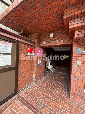 青風ハイツのエントランス|ゆとりのあるエントランスです