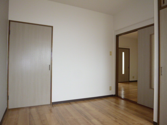 ドメスティックカーサの寝室|洋室