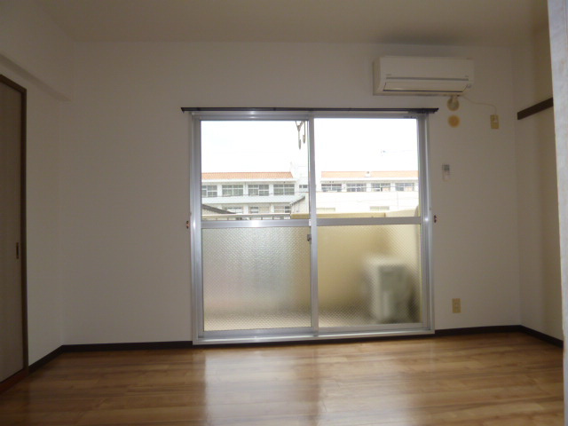 ドメスティックカーサの居間・リビング