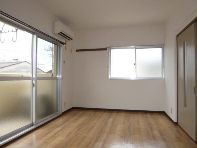 ドメスティックカーサの居間・リビング|洋室