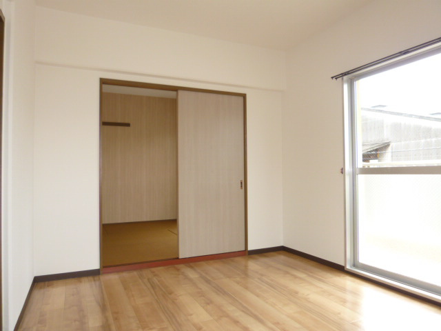 ドメスティックカーサの居間・リビング|洋室