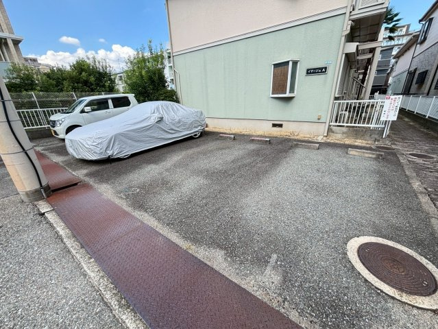 イマージュA棟の駐車場