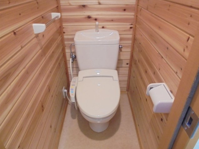 大館市　三棟一括　マンションのトイレ