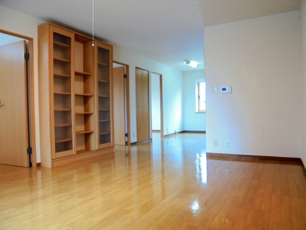 大館市　三棟一括　マンションの居間・リビング