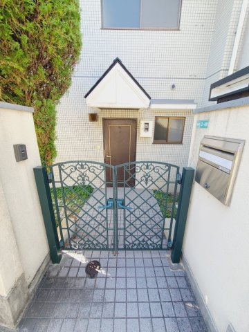 清水町ハイツのエントランス