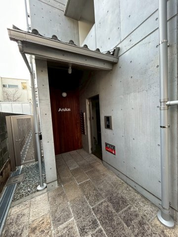 ARUKASのエントランス