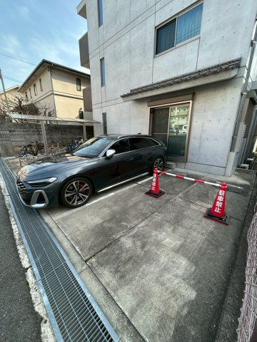 ARUKASの駐車場